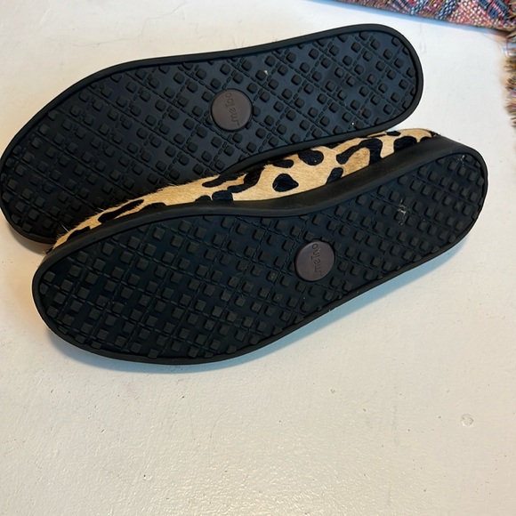 Me Too slip on shoes size 6 leopard print - Picture 3 of 4